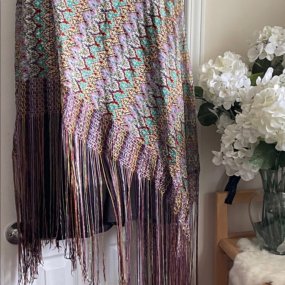 Stunning Piano Shawl!!! Wow. ☺️ Fringe and Colour and Fringe Oh My! Large Square - Picture 14 of 16